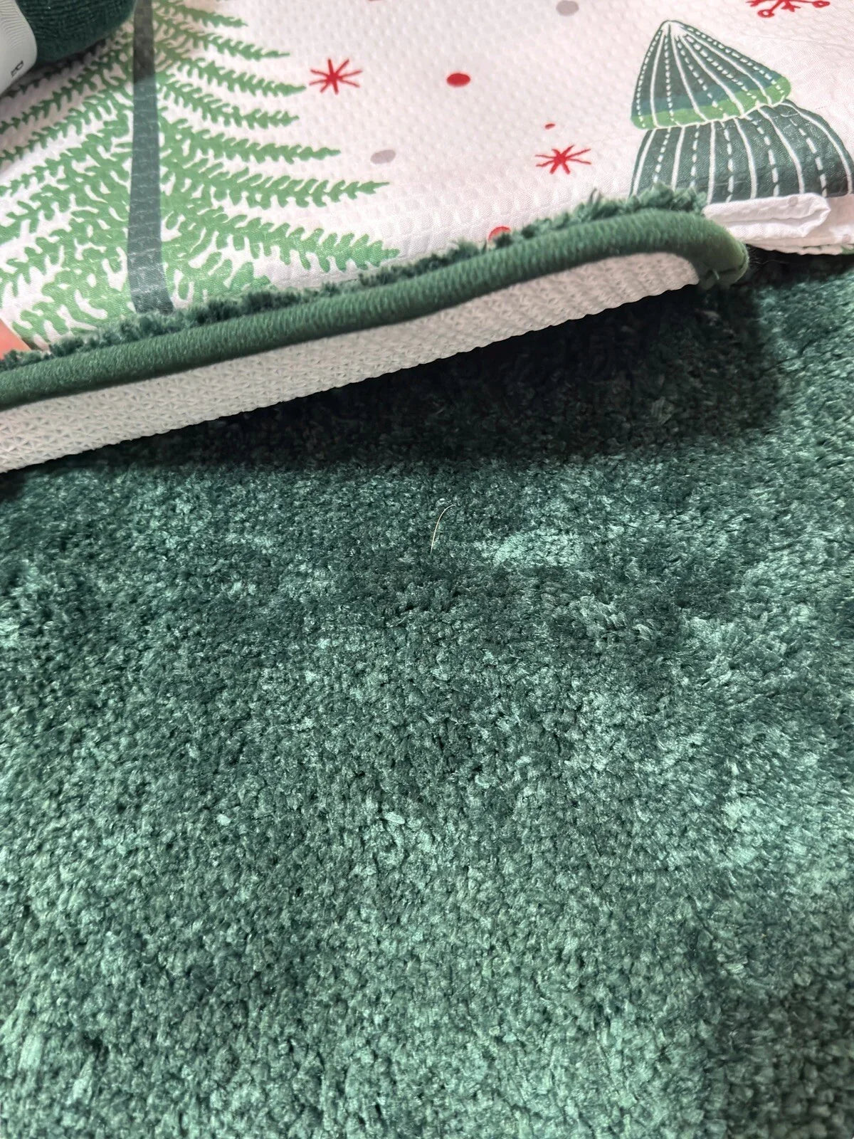 17 pc Christmas Shower Curtain Set, Rug/ Hangers/ Bath Mat/Shower Curtain/ Towel - Trendiez U ♥