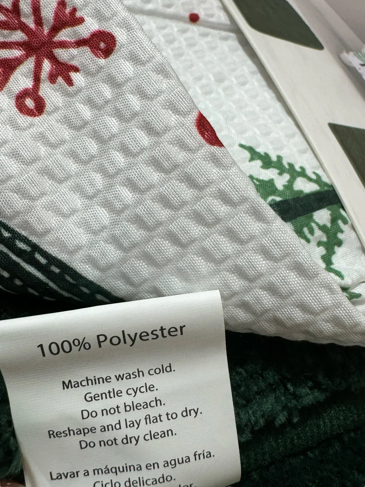 17 pc Christmas Shower Curtain Set, Rug/ Hangers/ Bath Mat/Shower Curtain/ Towel - Trendiez U ♥