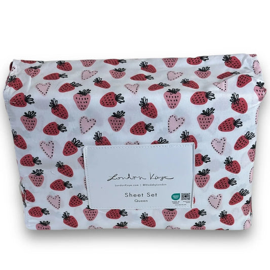 London Kaye Queen Sheet Set – Strawberry Hearts 4 Piece Bedding - Trendiez U ♥