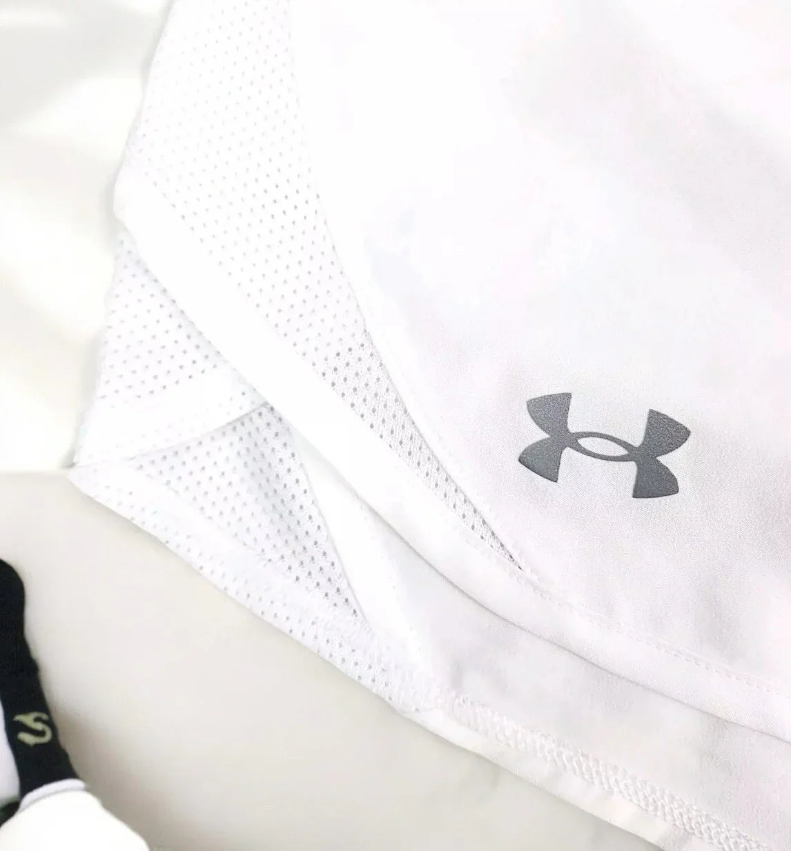 Under Armour Shorts Women's 3XL Fly-By 2.0 Running & Gym White/Gray Heatgear New - Trendiez U ♥