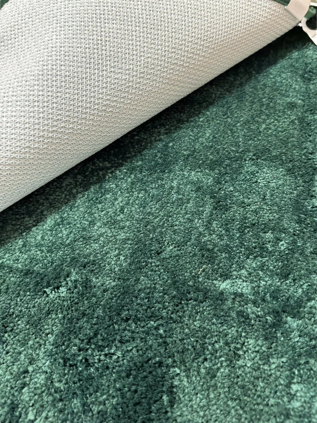 17 pc Christmas Shower Curtain Set, Rug/ Hangers/ Bath Mat/Shower Curtain/ Towel - Trendiez U ♥ 