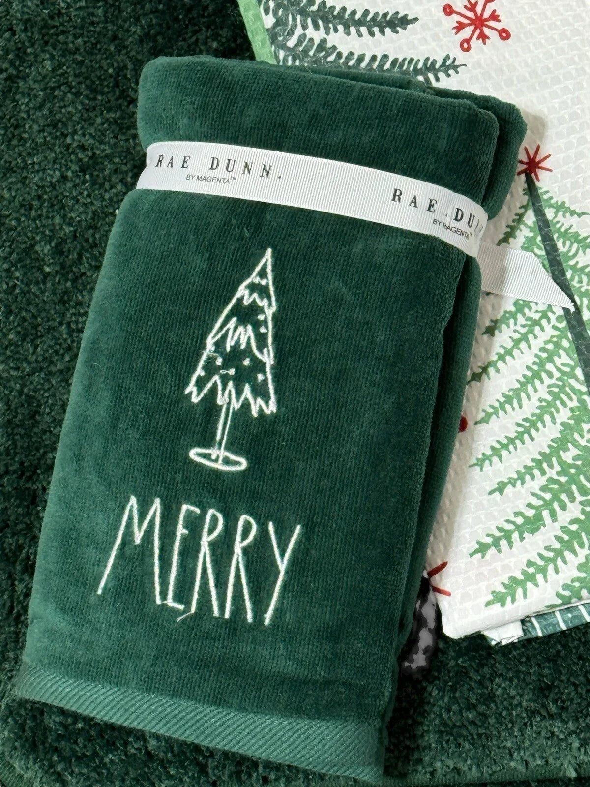 17 pc Christmas Shower Curtain Set, Rug/ Hangers/ Bath Mat/Shower Curtain/ Towel - Trendiez U ♥ 