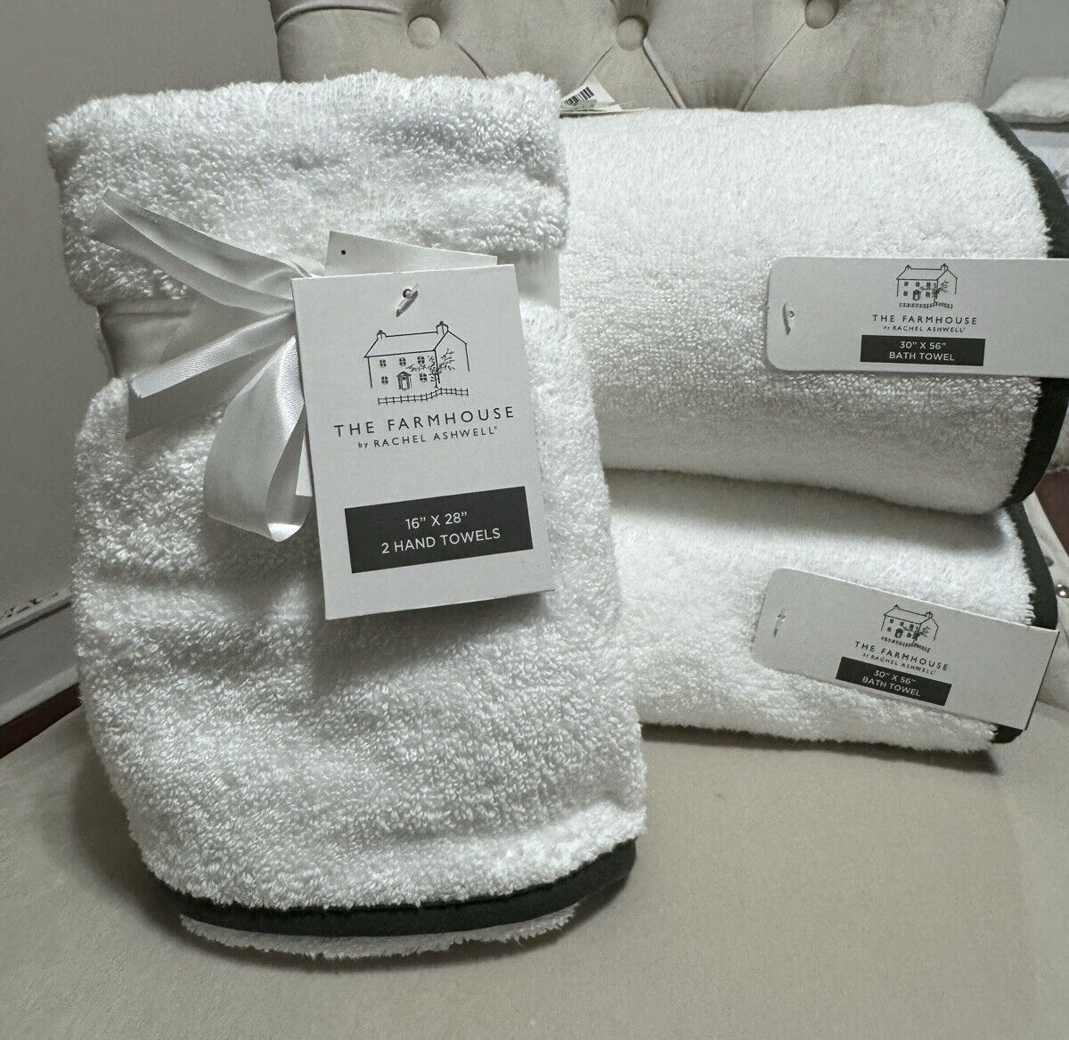 Rachel Ashwell Christmas White Bath Towels With Green Trim 4 piece Set