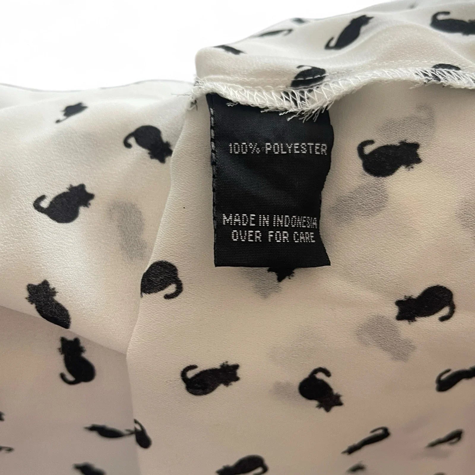 A BAYER Cat Print Women’s Blouse Size L Black/White - Trendiez U ♥ 