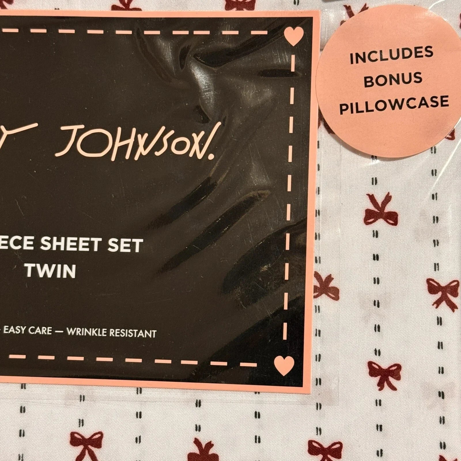 Betsey Johnson 4-Piece Twin Sheet Set – Ribbon Bows Christmas Design - Trendiez U ♥ 