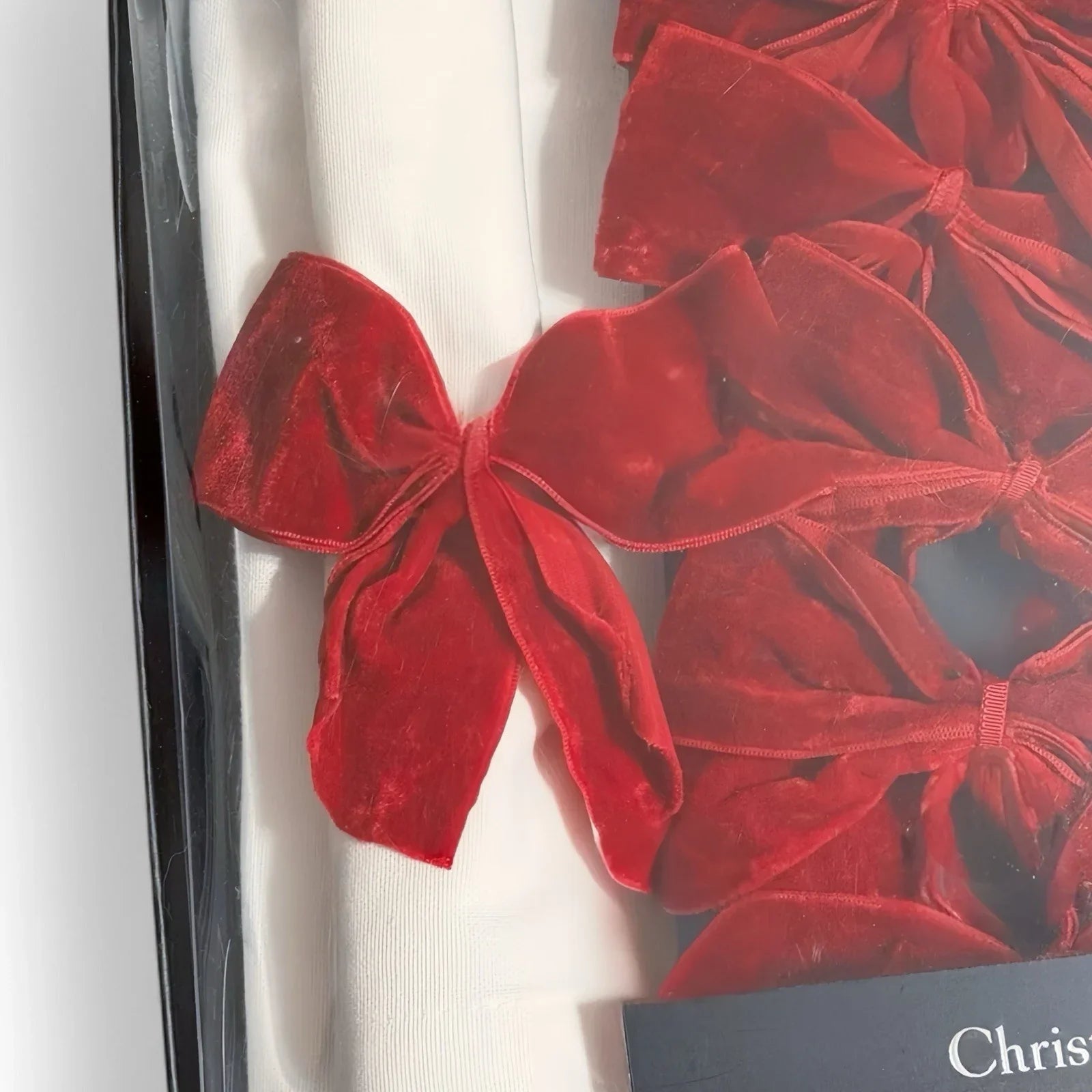 Christian Lacroix White Napkins w/ Velvet Bow Ring Set of 6 18x18” 100% Cotton - Trendiez U ♥ 