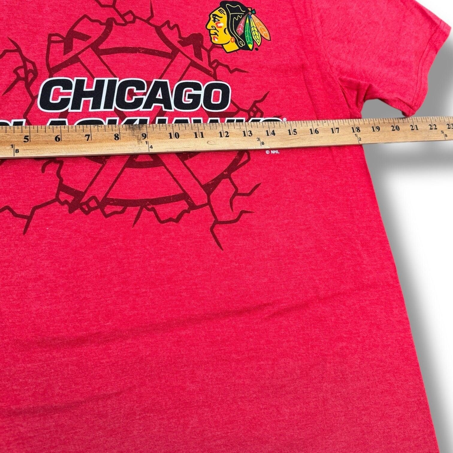 NHL Chicago Blackhawks Red Black Hockey Sports T-shirt Men’s Athletic Medium - Trendiez U ♥ 