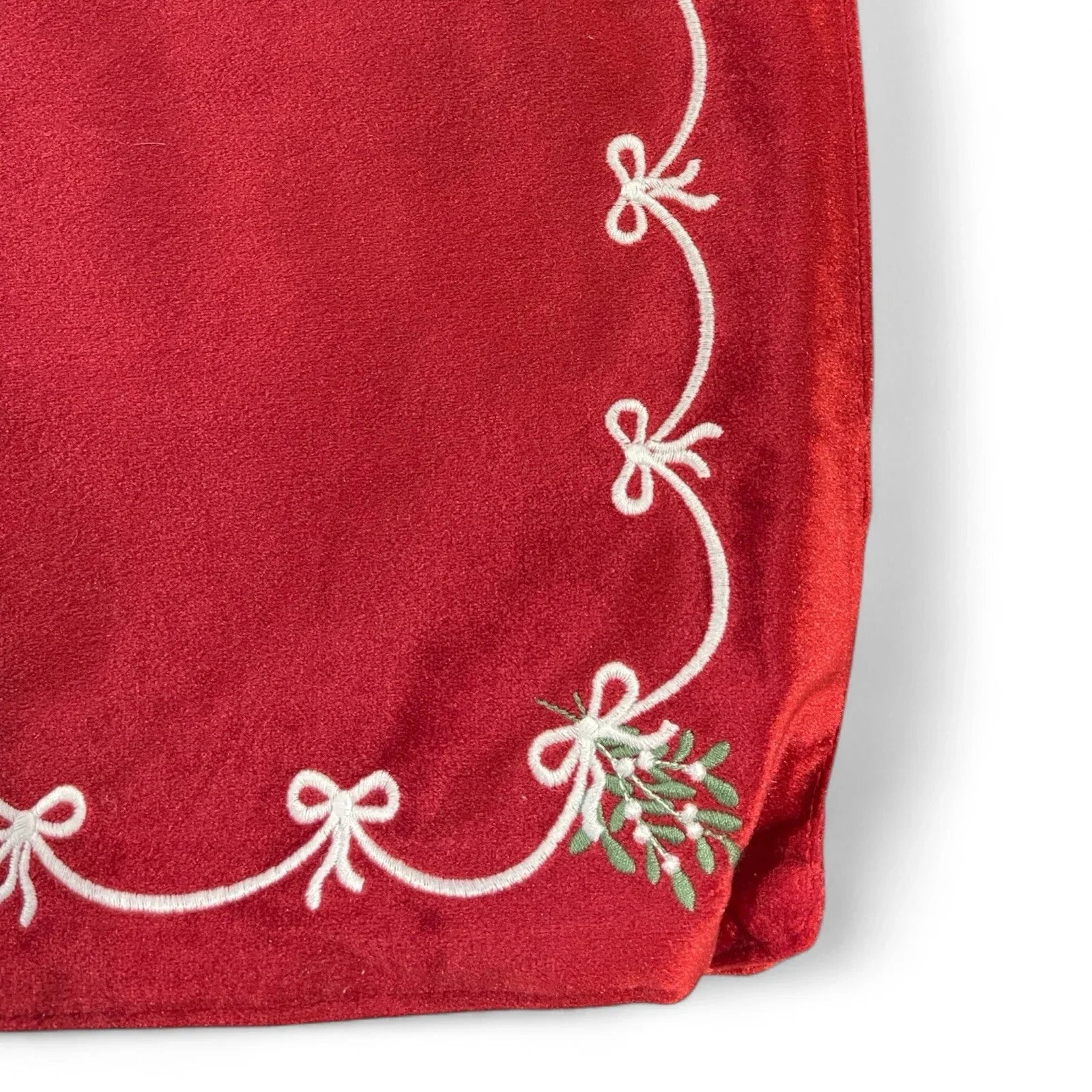 Nicole Miller Red Velvet Placemats 4PC Embroidered Christmas Elegant - Trendiez U ♥ 