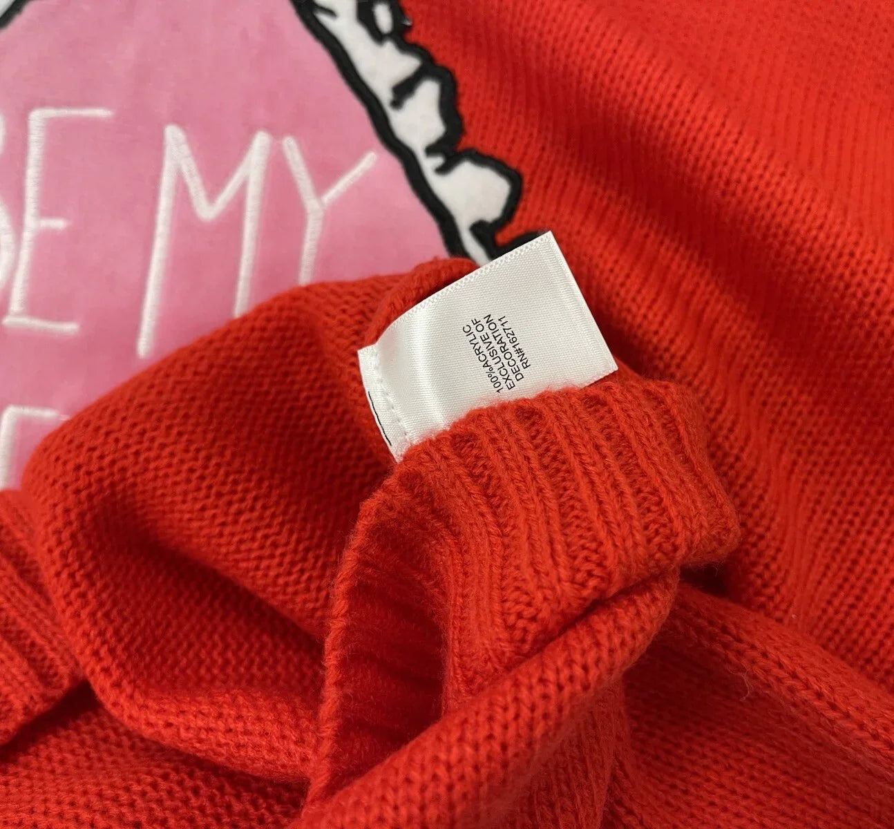 Peanuts Snoopy Valentine’s Sweater Sz L Red w/ Pink Hearts Embroidered Charlie - Trendiez U ♥ 