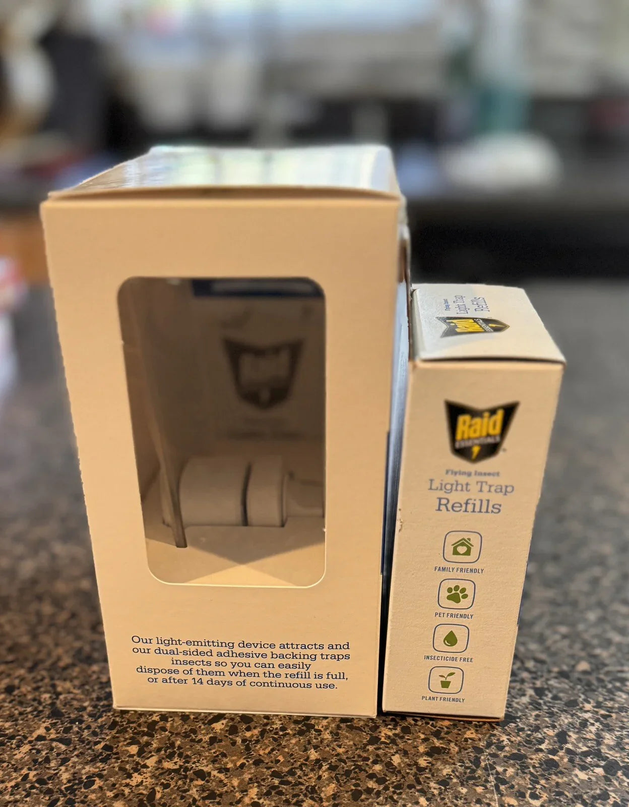 RAID Essentials Flying Insect Light Trap Starter Kit 1 Device 2 Refills - Trendiez U ♥ 