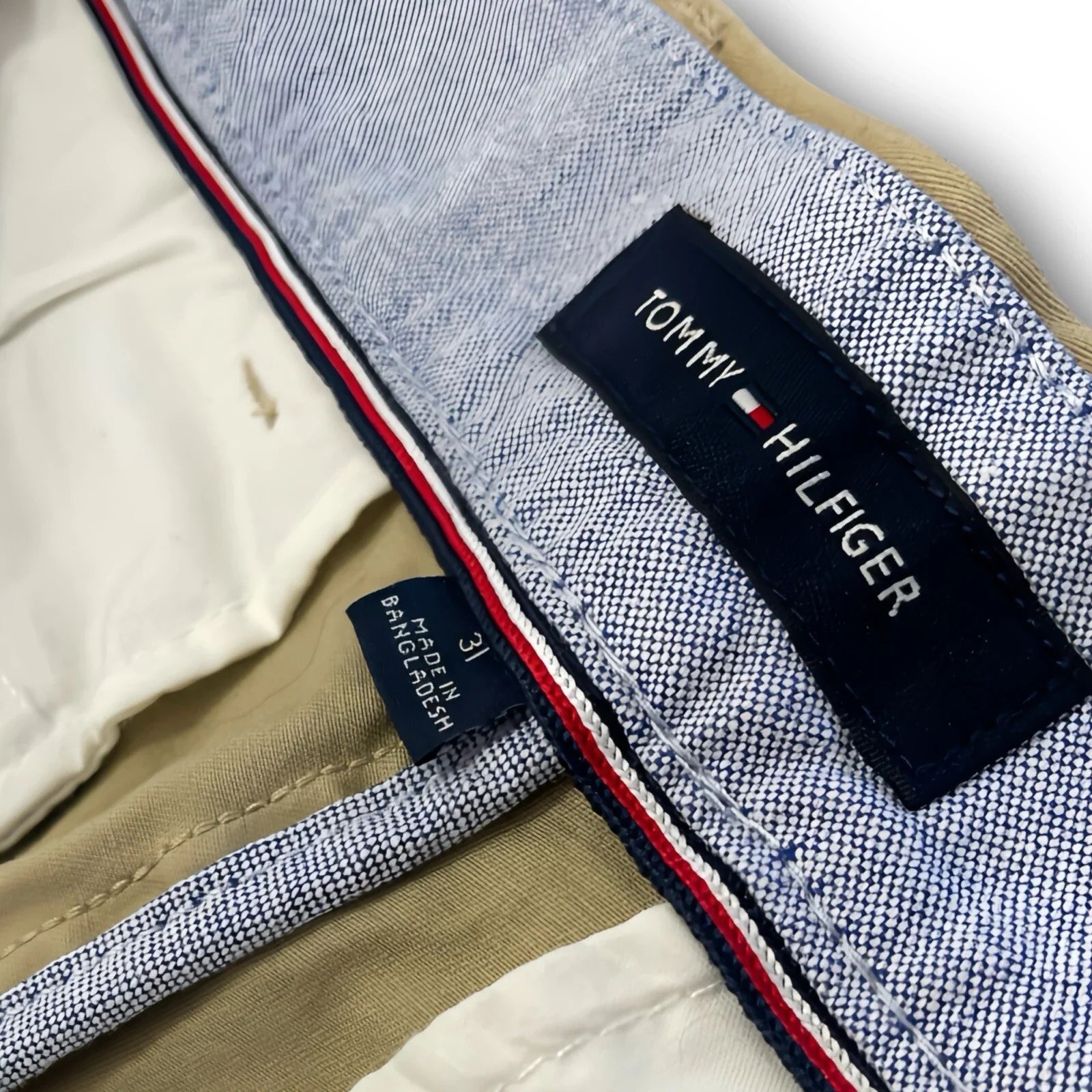 Tommy Hilfiger Men's Shorts Flat Front Casual Chino Bottoms Logo Beige Sz 31 NEW - Trendiez U ♥ 
